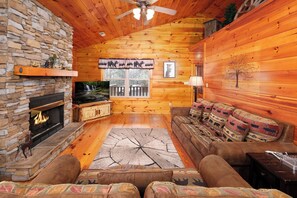 Smart TV, chimenea y videojuegos
