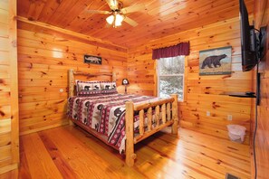 3 bedrooms, Internet, bed sheets - Luxury Theatre Cabin | By Colonial Properties (Sevierville)