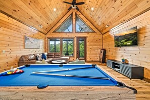 Smart TV, fireplace - Stellar Skies: Where the Night Sky Steals the Show (Sevierville)