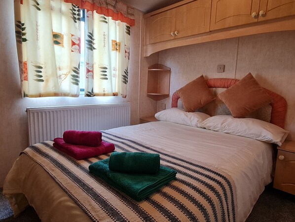 Comfort Bungalow, Patio, Courtyard View | 3 bedrooms, iron/ironing board, free WiFi - Willerby Holiday Home (Hartlepool)