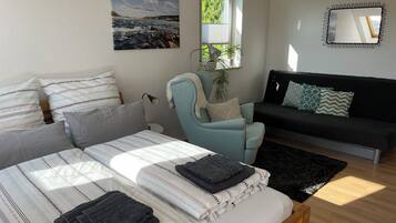 3 bedrooms, desk, iron/ironing board, travel crib