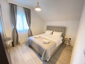 Exclusive Apartment | Tempur-Pedic beds, laptop workspace, soundproofing, free WiFi - HOUSE 44 Apartments (Kotor)