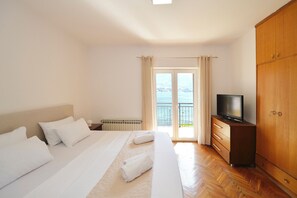 Family Apartment, 3 Bedrooms, Balcony, Sea View | Laptop workspace, soundproofing, free WiFi, bed sheets - HOUSE 44 Apartments (Kotor)
