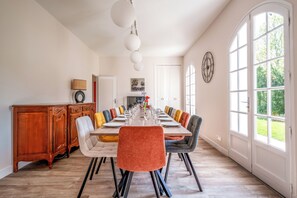 Dining - Spacious family home in Brizay, Near Chinon and Azay-le-Rideau (Up to 15 Guests) (Brizay)