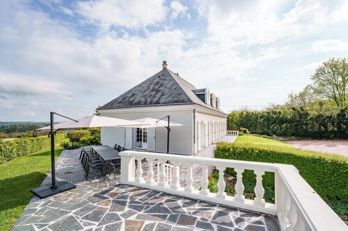 Spacious family home in Brizay, Near Chinon and Azay-le-Rideau (Up to 15 Guests)