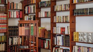 6 bedrooms, iron/ironing board, travel cot, WiFi