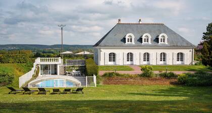 Spacious family home in Brizay, Near Chinon and Azay-le-Rideau (Up to 15 Guests)