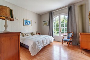 6 dormitoris, planxa i posts de planxar, un bressol de viatge i wifi 