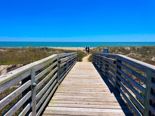 Oceanside & Poolside Condo – Easy Beach Access & Resort Amenities