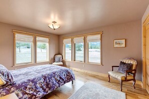 3 bedrooms, desk, iron/ironing board, WiFi