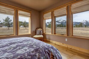 3 bedrooms, desk, iron/ironing board, WiFi