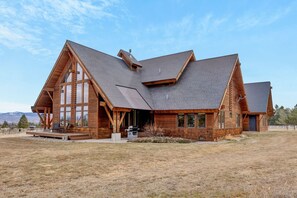 Exterior - Lazy Bzzz Cabin Stunning Views (Hamilton)