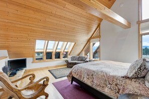 3 bedrooms, desk, iron/ironing board, WiFi