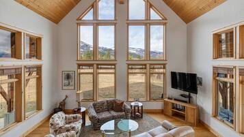 Télévision, cheminée