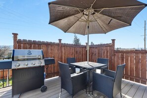 Outdoor dining - The Bitterroot Loft On 1st Street (Hamilton)