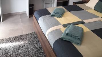 1 多间卧室、熨斗/熨衣板、WiFi、床单