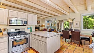 Microwave, dishwasher, coffee/tea maker, toaster