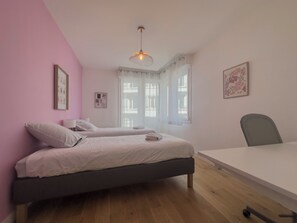 2 bedrooms, iron/ironing board, WiFi, bed sheets