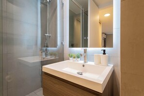 Dusche, Haartrockner, Handtücher