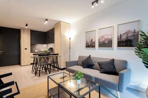 TV, offices - Cozy 1BR | Near Arauco Park Modern for 3 Guests (Las Condes)