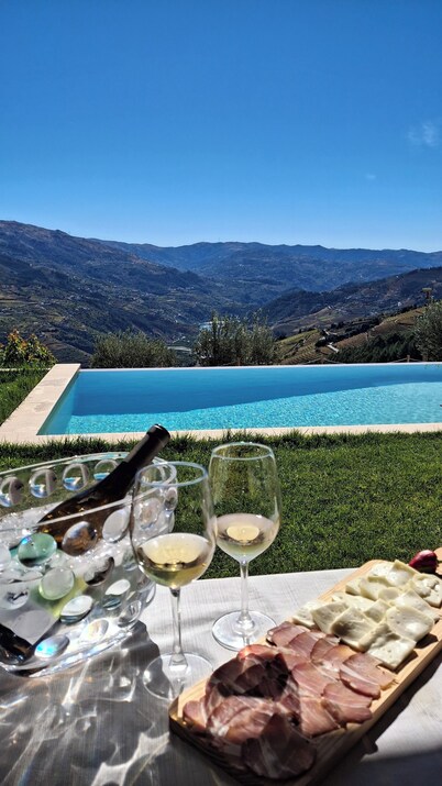 Luxury Douro Villa | Private pool, river views & BBQ Terrace