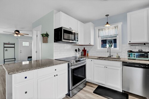 Stunning Second Row Duplex, Easy Beach Access, Pet-friendly