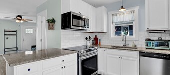 Stunning Second Row Duplex, Easy Beach Access, Pet-friendly