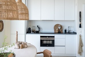 Fridge, microwave, oven, dishwasher