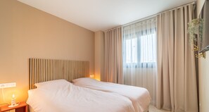 2 bedrooms, iron/ironing board, bed sheets