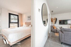 2 chambres, fer et planche à repasser, draps fournis