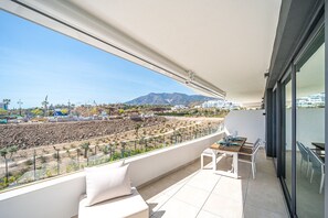 Dining - La Vida Feliz Andalucia by HWPC (Fuengirola)