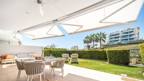 An outdoor dining area with a table, chairs, and umbrellas. - Garden Villa - Large Terrace with Outdoor Kitchen and Pool, Higueron West, Fuengirola (Fuengirola)