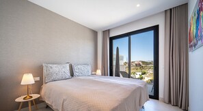 2 bedrooms, iron/ironing board, bed sheets