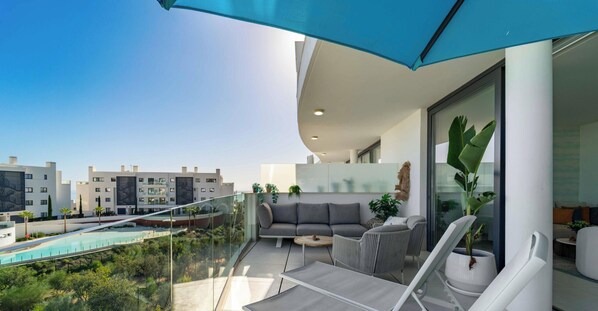 Unclassified image, 1 of 37, button