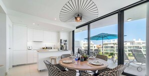 Unclassified image, 5 of 37, button