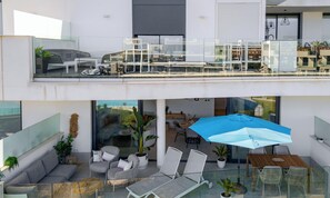 Unclassified image, 2 of 37, button