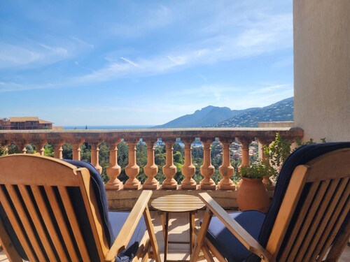 Magnificent 2p sea view and swimming pool