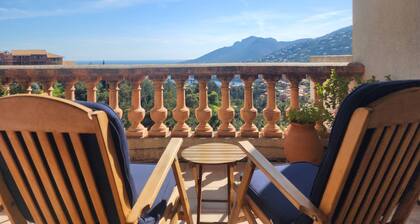 Magnificent 2p sea view and swimming pool