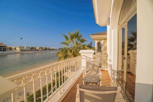 Luxury 5BR Villa w/Private Pool in Palm Jumeirah