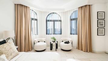 5 quartos, ferros/tábuas de passar roupa, Wi-Fi, roupa de cama