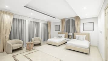 5 bedrooms, iron/ironing board, WiFi, bed sheets