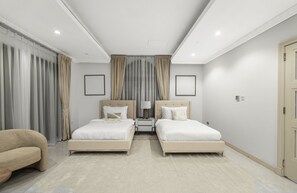 5 bedrooms, iron/ironing board, WiFi, bed sheets