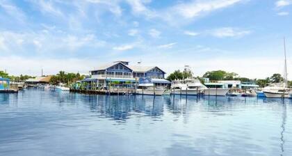Sailfish Suites 10 - Waterfront and Pet Friendly