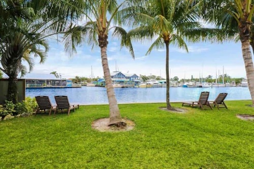 Sailfish Suites 10 - Waterfront and Pet Friendly