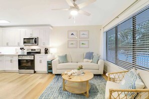 TV - Sailfish Suites 10 - Waterfront and Pet Friendly (Stuart)