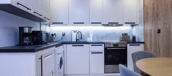 Romantic Luxury Hot Tub Retreat w Parking in Anixi