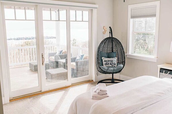 4 bedrooms, desk, iron/ironing board, travel crib