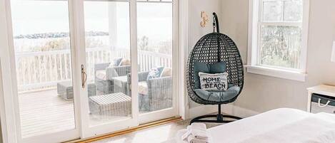 4 bedrooms, desk, iron/ironing board, travel crib