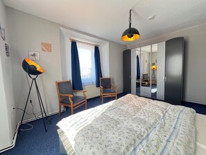2 bedrooms, free WiFi, bed sheets - Spacious vacation apartment in the heart of Koserow (Koserow)