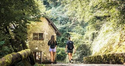 Appartement au coeur du village historique avec piscine